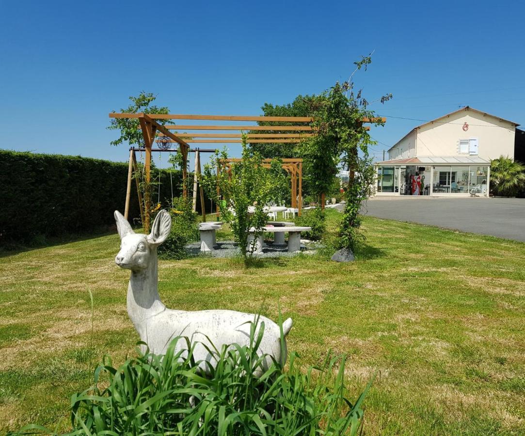 Les Essarts  Chez Val Et Fred 85 B&B 외부 사진